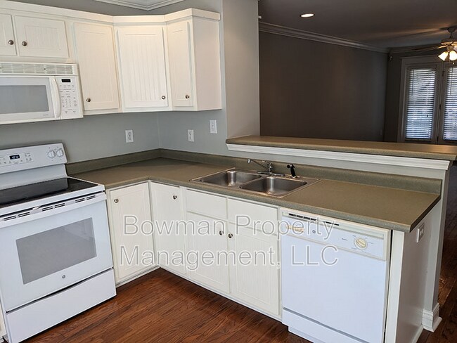 Building Photo - 660 S Barnett Shoals Rd