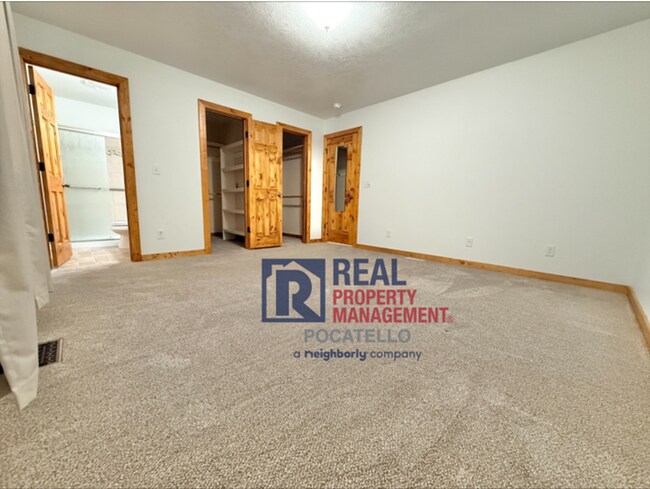 Building Photo - 13355 N Dekay Rd