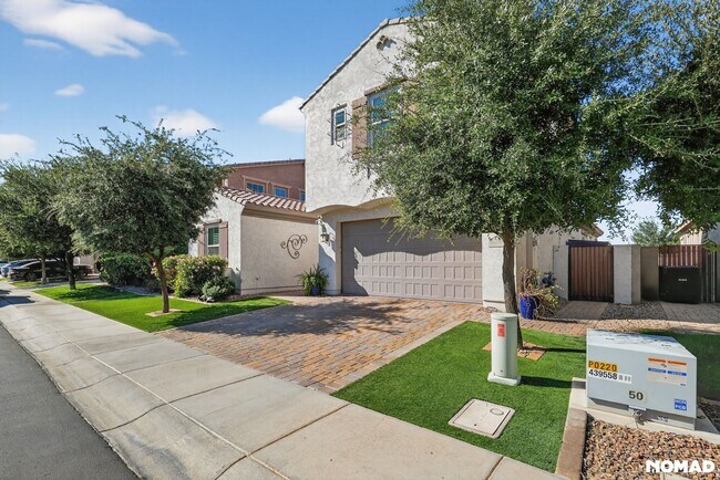 Building Photo - 4060 S Thistle Dr