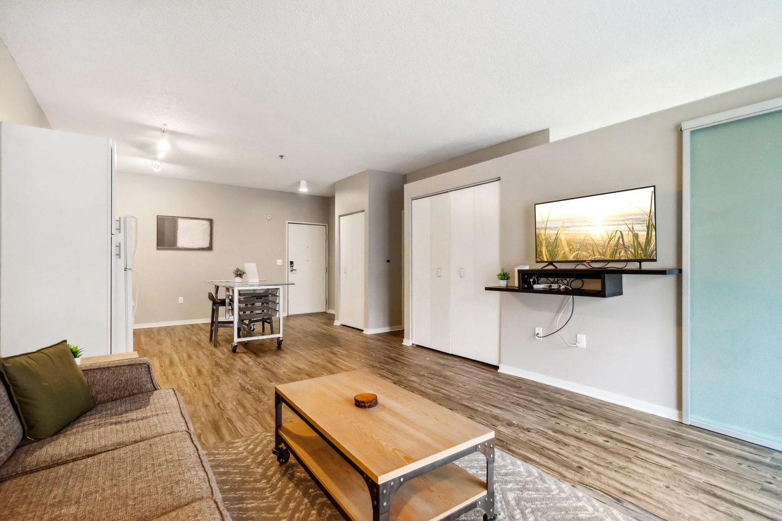 Building Photo - 616 Washington Ave S