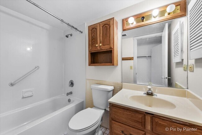 Building Photo - 1 Renaissance Pl