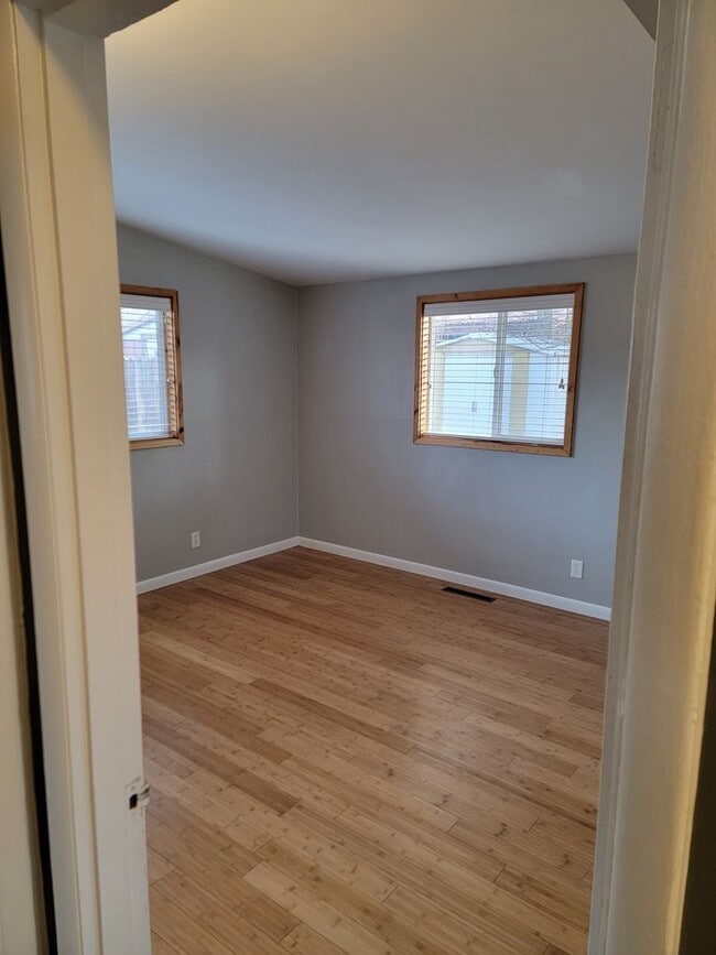 Building Photo - UTILITIES INCLUDED