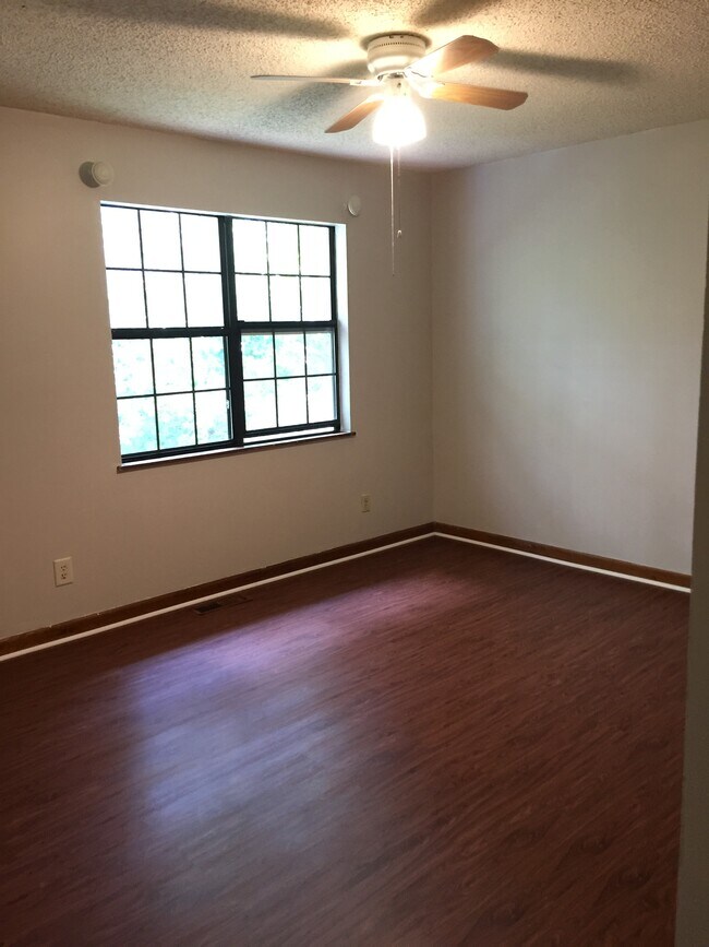 Building Photo - 75 Ezzard St