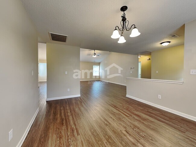 Building Photo - 3087 Canterbury Park Dr