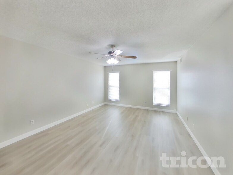 Building Photo - 10221 W Turney Ave