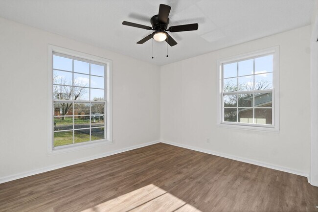 Building Photo - Pet Friendly Renovated Three Bedroom with Basement!