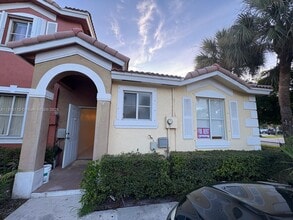 Building Photo - 4 SW 15th Rd