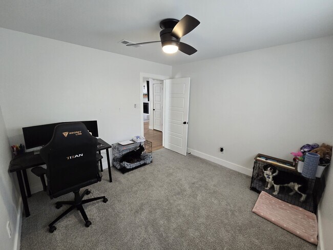 Building Photo - 5509 Edgewater Cir