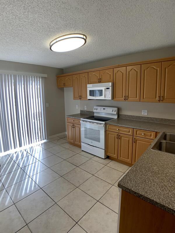 Building Photo - 3651 N Goldenrod Rd