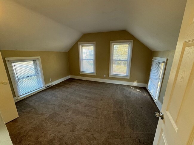 Building Photo - Updated 3BR Home with Large Yard & Long Driveway – Moline