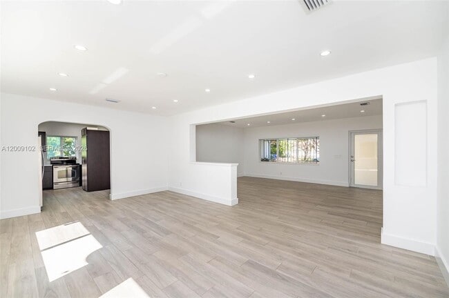 Building Photo - 330 SW 27th Rd