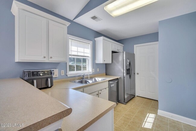 Building Photo - 96 Wintergreen Dr