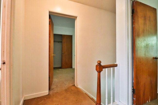 Building Photo - 831 N Raynor Ave
