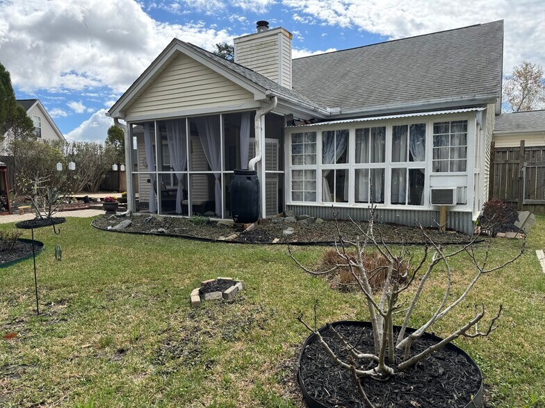 Building Photo - 102 Bill Park Dr