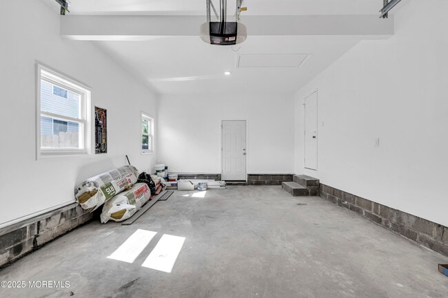 Building Photo - 1624 Joffre Rd