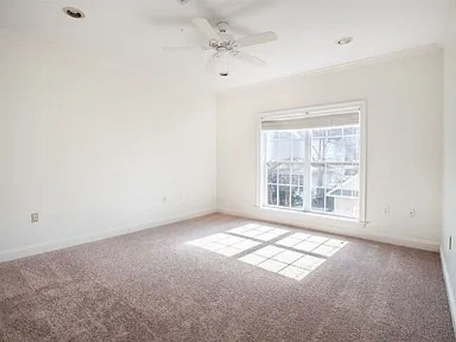 Building Photo - 105 Broadfoot Cir