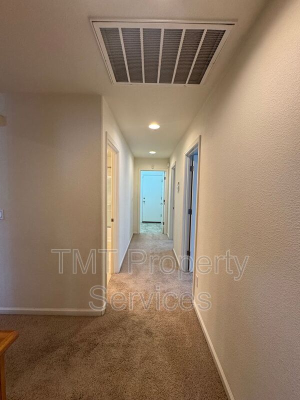 Building Photo - 9084 Pebble Field Way