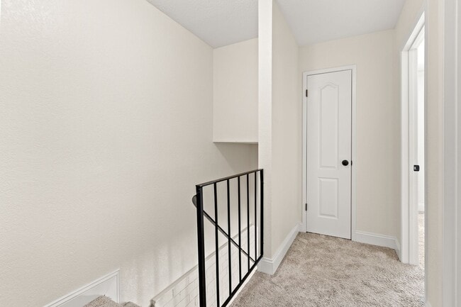 Building Photo - Pleasanton 2BD Townhouse w/ Granite Kitchen, Plank Floors, Community Amenities & Top Schools