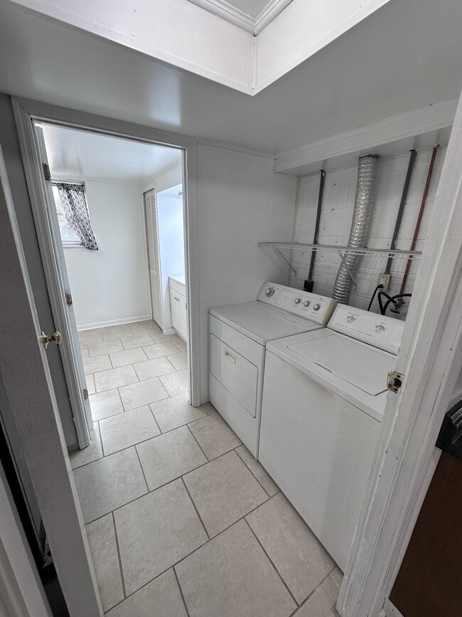 Building Photo - 638 Oakland Dr