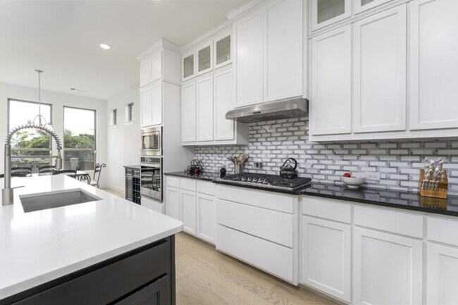 Building Photo - 2302 Royal Dove Ln