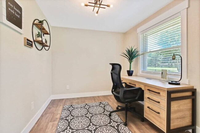 Building Photo - 1215 E Cerramar Ct