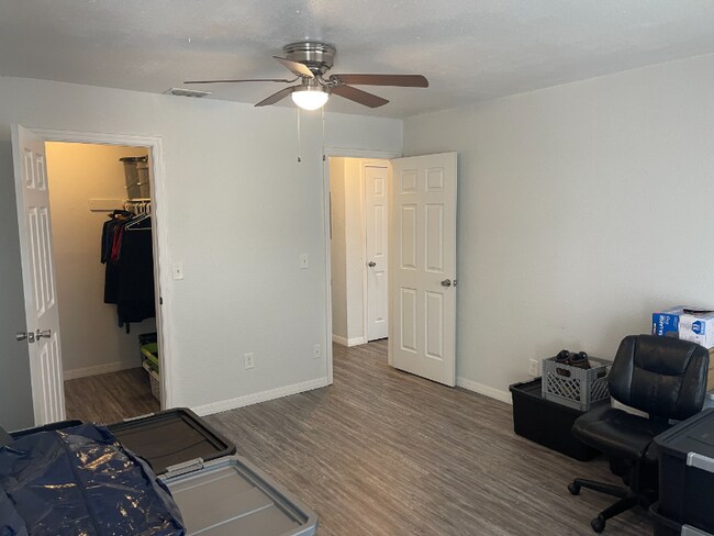 Building Photo - 7210 N Manhattan Ave