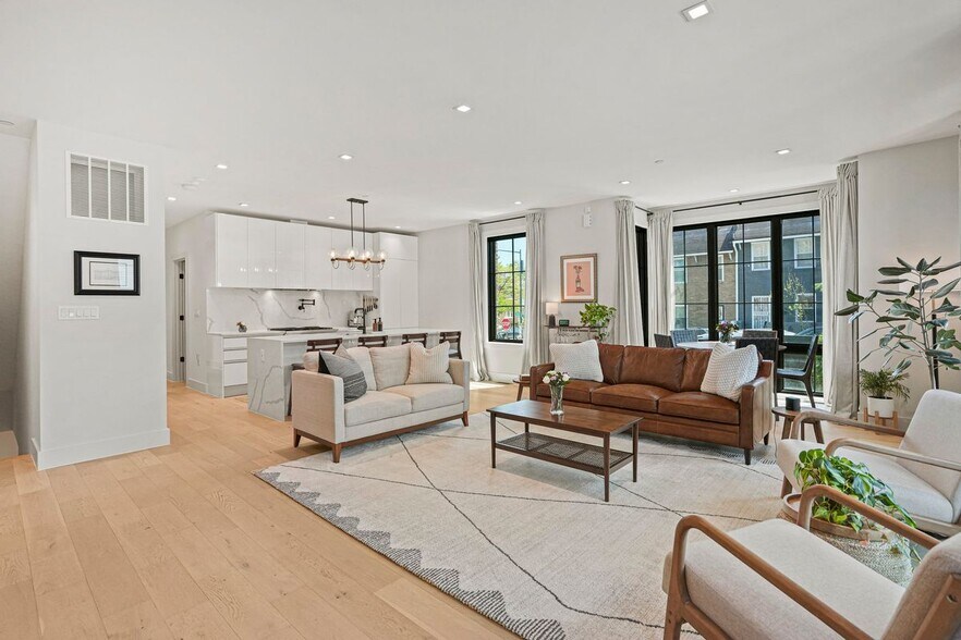 Building Photo - 2100 4th St NE