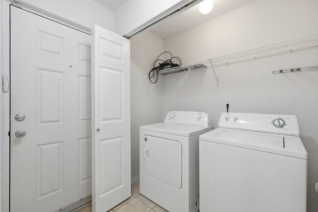 Building Photo - Highly Sought After GROUND-FLOOR Unit at Florida Club!  Pool View!!
