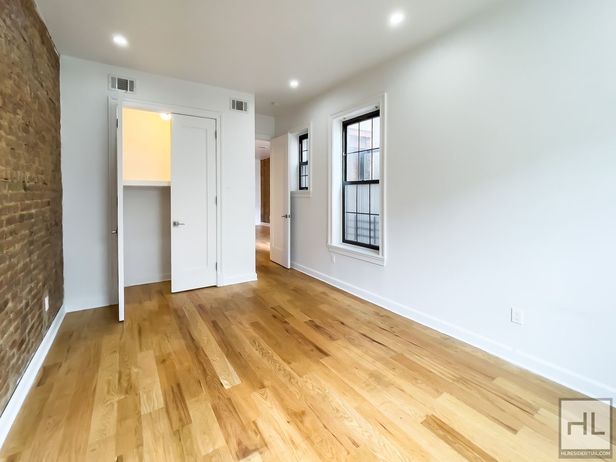 Building Photo - EASTERN PARKWAY / Spacious 4-Bed, 3-Bath D...