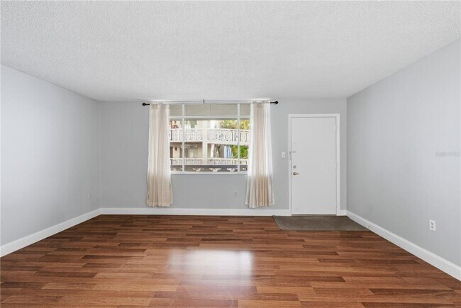 Building Photo - 2630 Pearce Dr