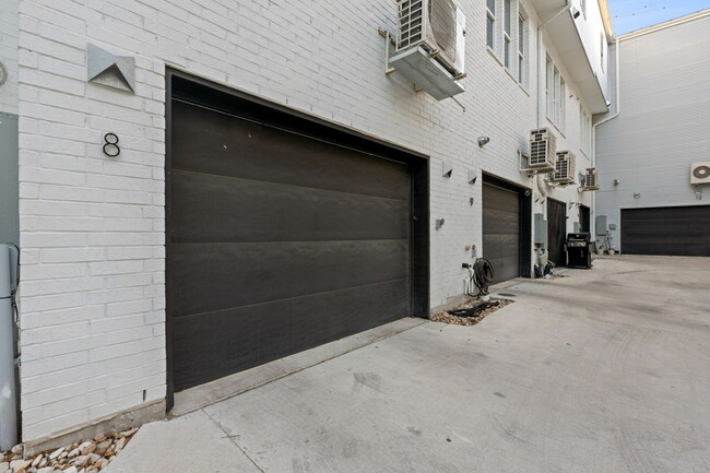 Building Photo - 3500 Harmon Ave
