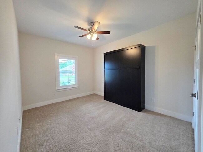 Building Photo - 4570 Omaha Dr