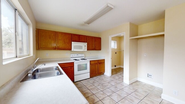 Building Photo - 3bd/2.5ba In Desired Westcreek! $1795/mo!