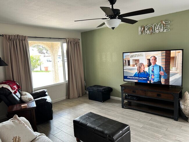 Building Photo - 654 W Gable Ave