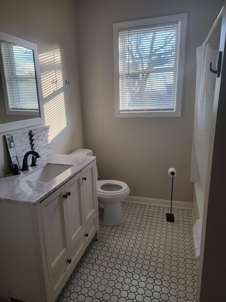 2nd bathroom - 2121 12th Ave S