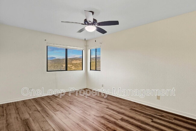 Building Photo - 493 Summerhill View