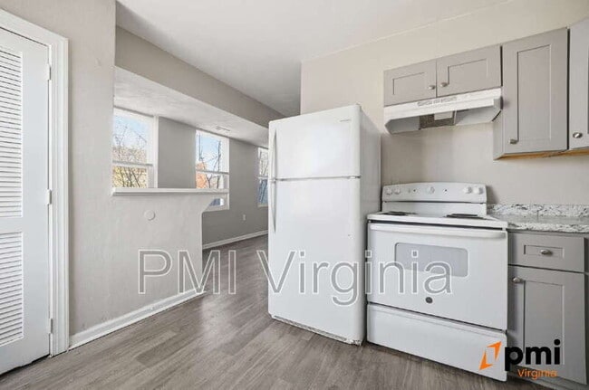 Building Photo - 703 W 29th St