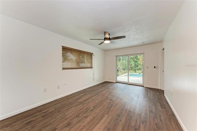 Building Photo - 451 N Shore Dr