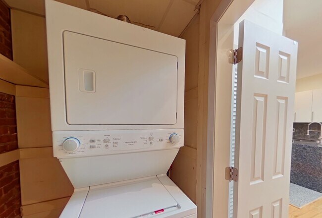 Building Photo - 25 Saint Marys Ct