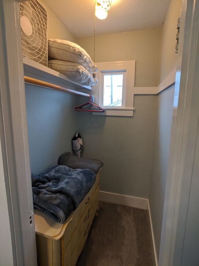 Building Photo - Fully furnished 1 bed 1 bath in Port Angeles