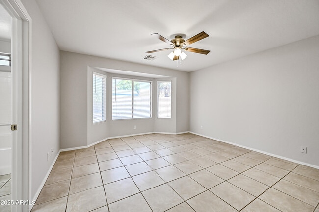 Building Photo - 1060 W Mesquite Ave