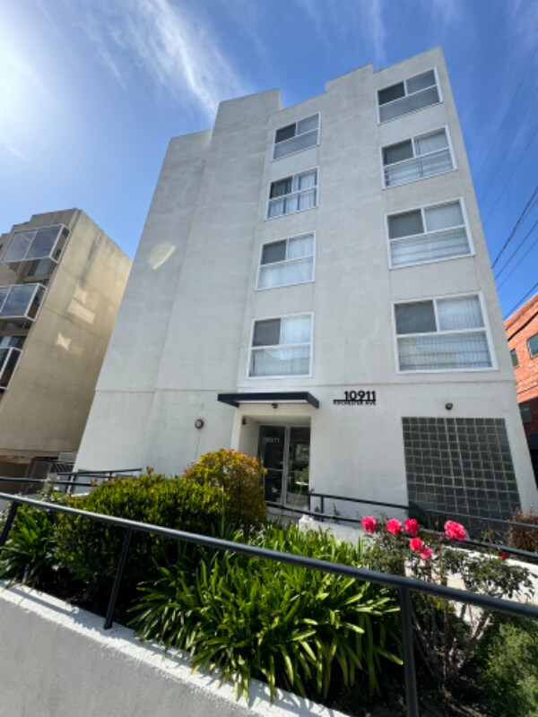 Building Photo - 10911 Rochester Ave