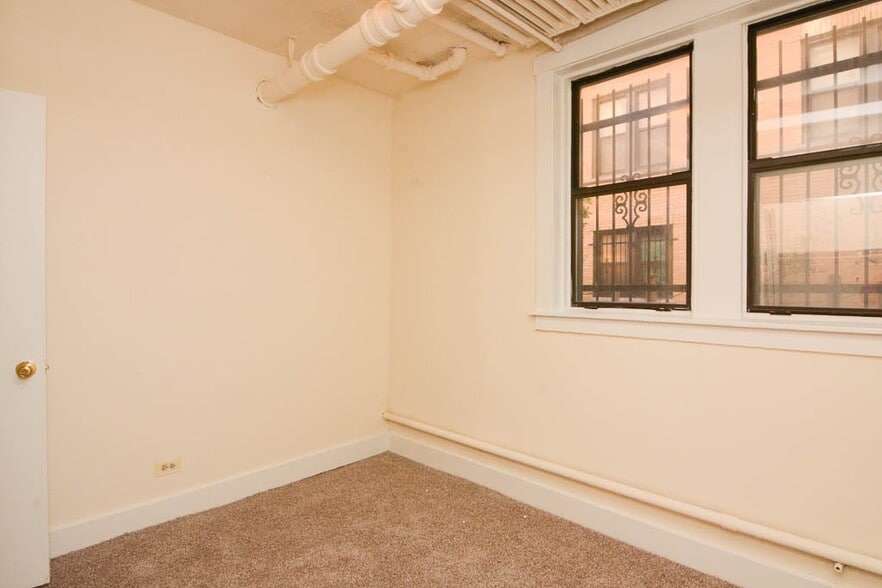 Building Photo - 1542 N Kedzie Ave