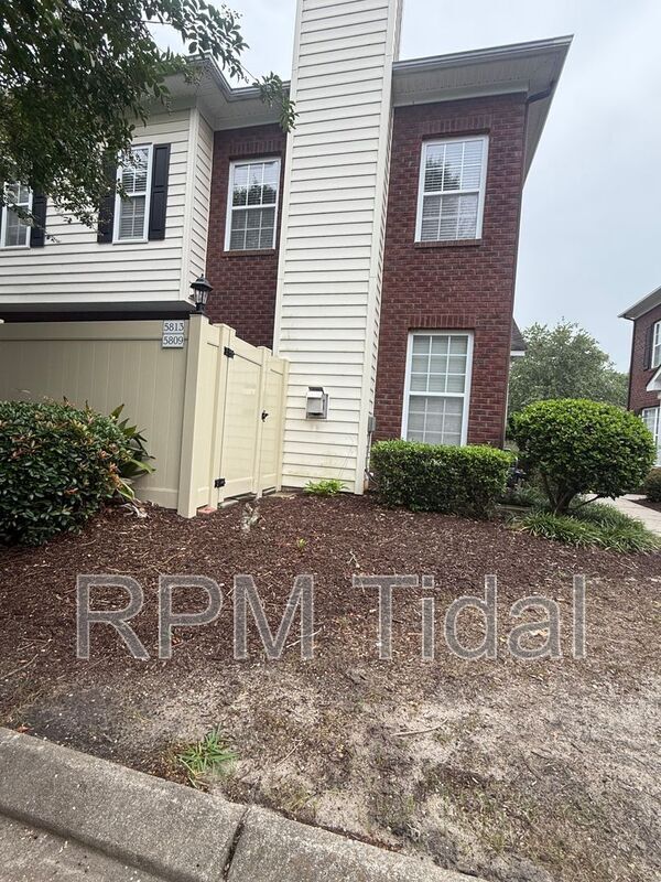 Building Photo - 5813 Ludington Dr