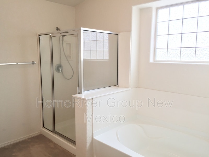 Building Photo - 1117 Toscana Dr SE