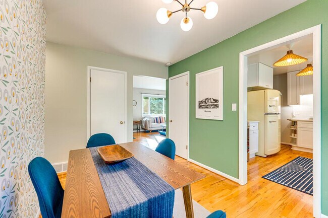 Building Photo - 725 35th St