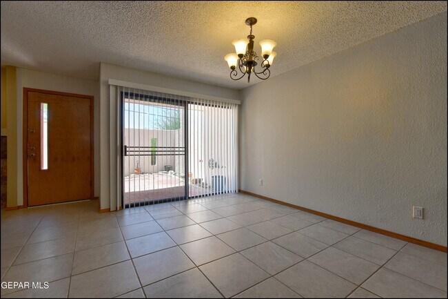 Building Photo - 710 N Resler Dr