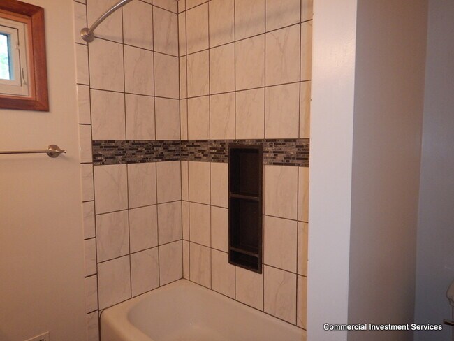 Building Photo - 2214 Anna Ave