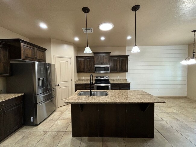 Building Photo - Beautiful Home In Cottam Fields!
