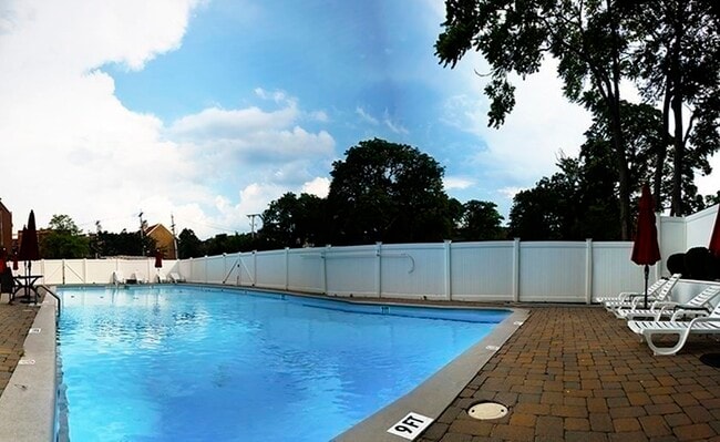 Building Photo - 50 Green St